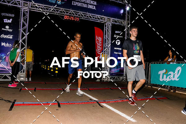 Buy your photos of the eventNeon Night Run 2019 - Brasilia on Fotop