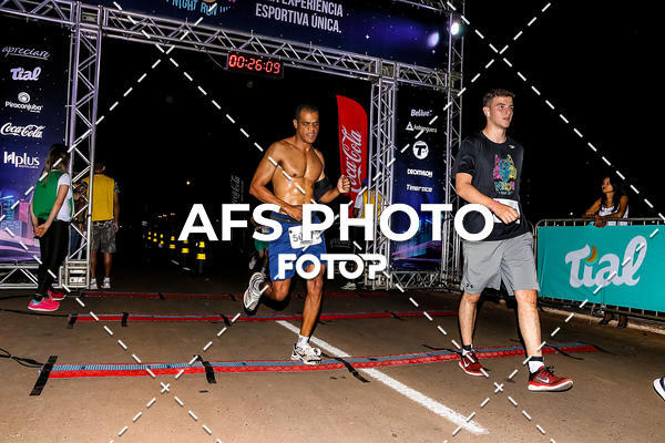 Buy your photos of the eventNeon Night Run 2019 - Brasilia on Fotop
