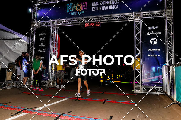 Buy your photos of the eventNeon Night Run 2019 - Brasilia on Fotop