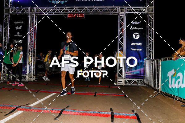 Buy your photos of the eventNeon Night Run 2019 - Brasilia on Fotop