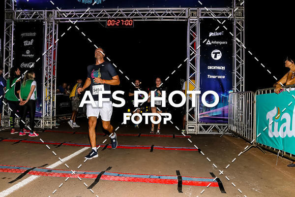 Buy your photos of the eventNeon Night Run 2019 - Brasilia on Fotop