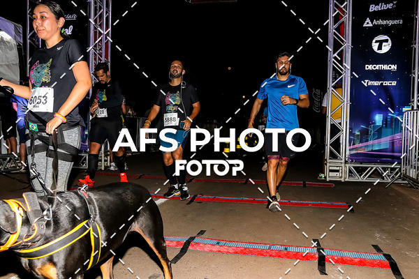 Buy your photos of the eventNeon Night Run 2019 - Brasilia on Fotop
