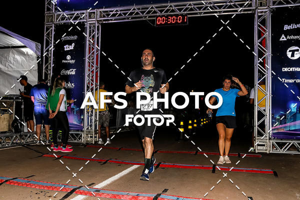 Buy your photos of the eventNeon Night Run 2019 - Brasilia on Fotop