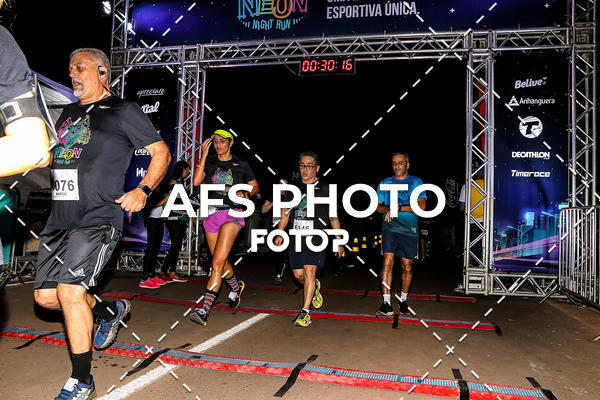 Buy your photos of the eventNeon Night Run 2019 - Brasilia on Fotop
