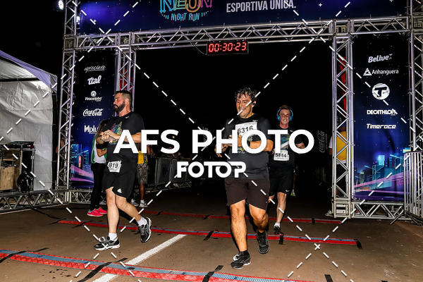 Buy your photos of the eventNeon Night Run 2019 - Brasilia on Fotop