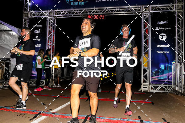 Buy your photos of the eventNeon Night Run 2019 - Brasilia on Fotop
