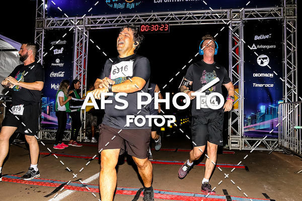 Buy your photos of the eventNeon Night Run 2019 - Brasilia on Fotop