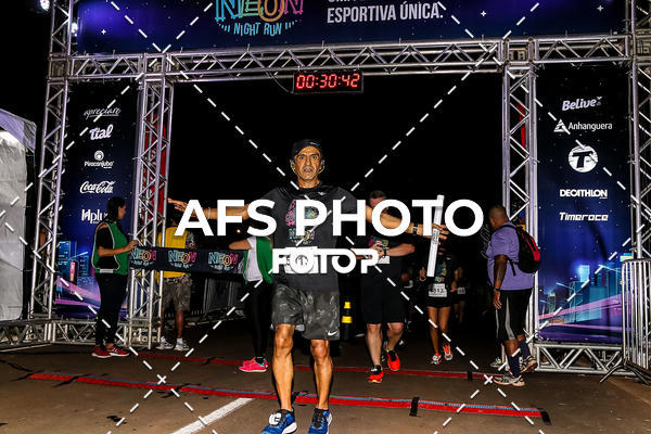 Buy your photos of the eventNeon Night Run 2019 - Brasilia on Fotop