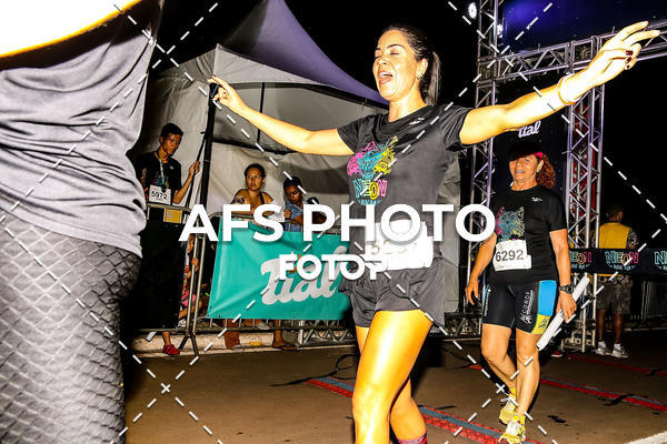 Buy your photos of the eventNeon Night Run 2019 - Brasilia on Fotop