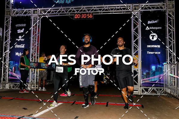 Buy your photos of the eventNeon Night Run 2019 - Brasilia on Fotop