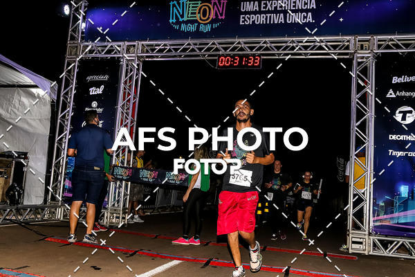 Buy your photos of the eventNeon Night Run 2019 - Brasilia on Fotop