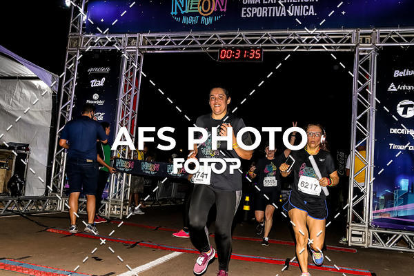 Buy your photos of the eventNeon Night Run 2019 - Brasilia on Fotop