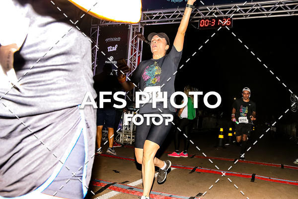 Buy your photos of the eventNeon Night Run 2019 - Brasilia on Fotop