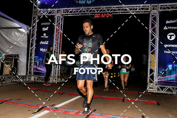 Buy your photos of the eventNeon Night Run 2019 - Brasilia on Fotop