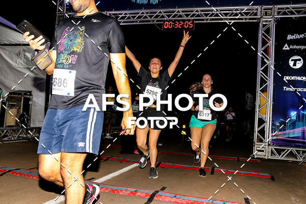 Buy your photos of the eventNeon Night Run 2019 - Brasilia on Fotop