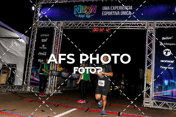 Buy your photos of the eventNeon Night Run 2019 - Brasilia on Fotop