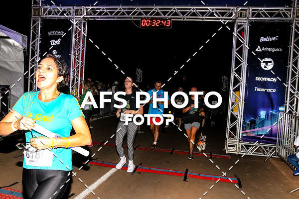 Buy your photos of the eventNeon Night Run 2019 - Brasilia on Fotop
