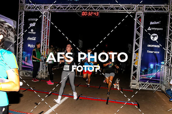 Buy your photos of the eventNeon Night Run 2019 - Brasilia on Fotop