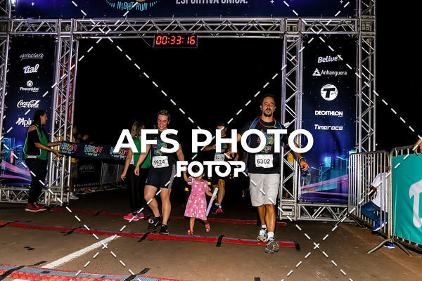 Buy your photos of the eventNeon Night Run 2019 - Brasilia on Fotop