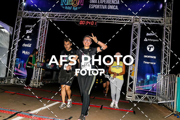 Buy your photos of the eventNeon Night Run 2019 - Brasilia on Fotop