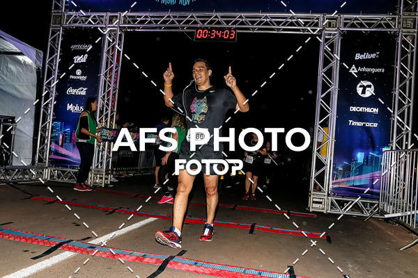 Buy your photos of the eventNeon Night Run 2019 - Brasilia on Fotop