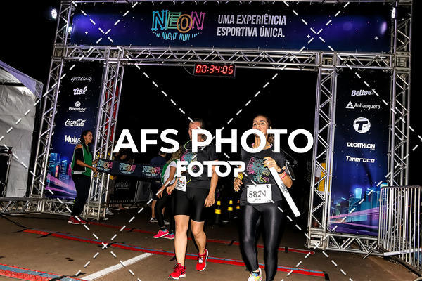 Buy your photos of the eventNeon Night Run 2019 - Brasilia on Fotop