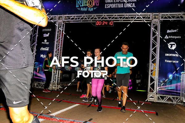 Buy your photos of the eventNeon Night Run 2019 - Brasilia on Fotop