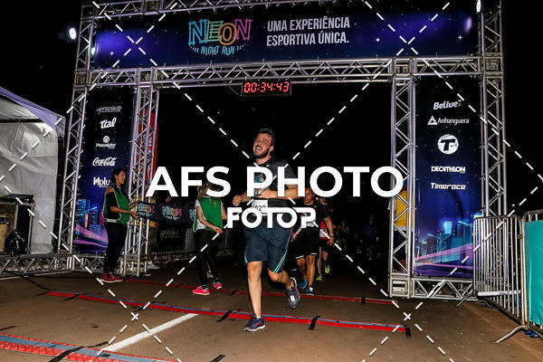 Buy your photos of the eventNeon Night Run 2019 - Brasilia on Fotop
