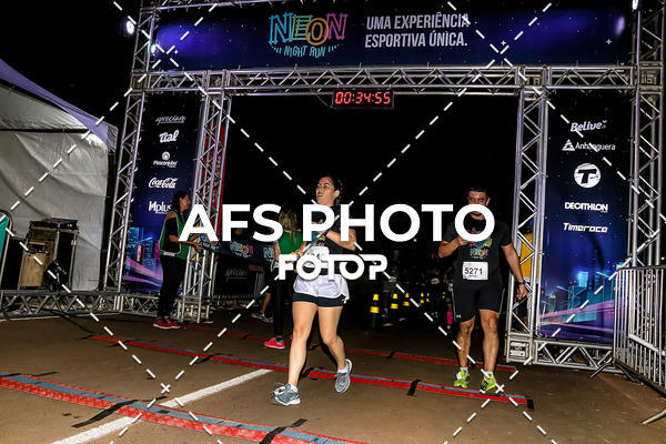 Buy your photos of the eventNeon Night Run 2019 - Brasilia on Fotop
