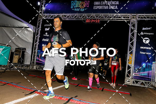 Buy your photos of the eventNeon Night Run 2019 - Brasilia on Fotop