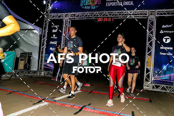 Buy your photos of the eventNeon Night Run 2019 - Brasilia on Fotop
