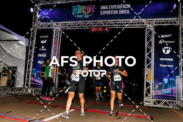 Buy your photos of the eventNeon Night Run 2019 - Brasilia on Fotop