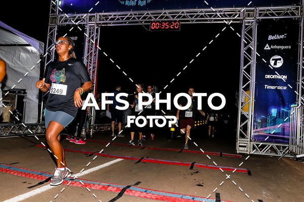Buy your photos of the eventNeon Night Run 2019 - Brasilia on Fotop