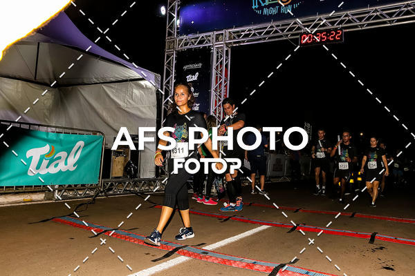 Buy your photos of the eventNeon Night Run 2019 - Brasilia on Fotop