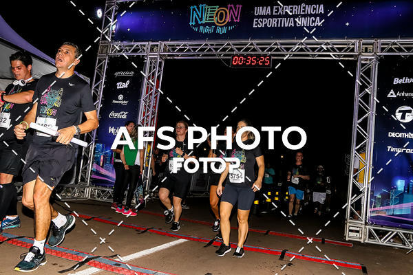 Buy your photos of the eventNeon Night Run 2019 - Brasilia on Fotop