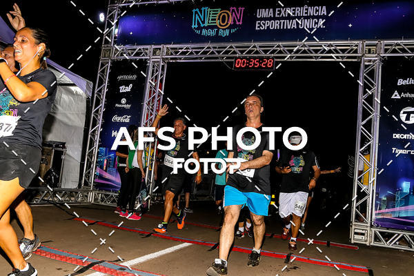 Buy your photos of the eventNeon Night Run 2019 - Brasilia on Fotop