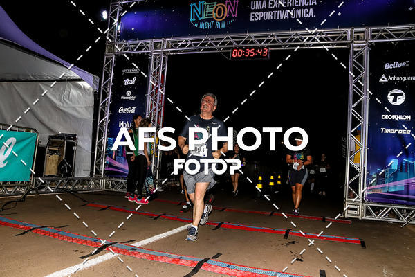 Buy your photos of the eventNeon Night Run 2019 - Brasilia on Fotop