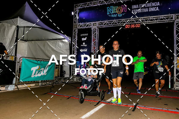 Buy your photos of the eventNeon Night Run 2019 - Brasilia on Fotop