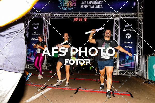 Buy your photos of the eventNeon Night Run 2019 - Brasilia on Fotop