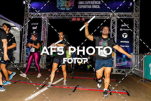 Buy your photos of the eventNeon Night Run 2019 - Brasilia on Fotop