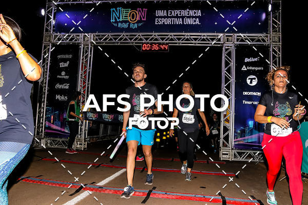 Buy your photos of the eventNeon Night Run 2019 - Brasilia on Fotop