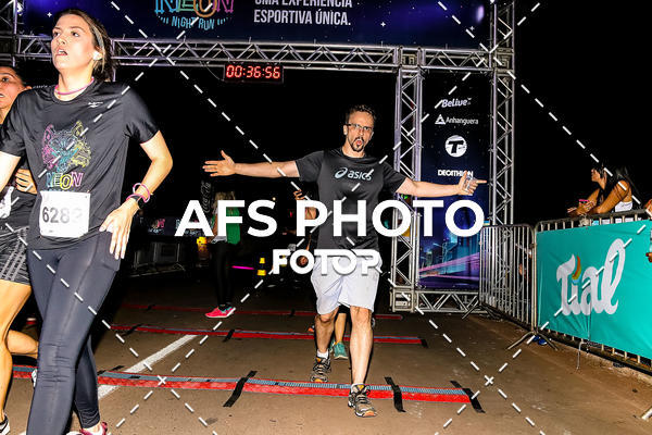 Buy your photos of the eventNeon Night Run 2019 - Brasilia on Fotop