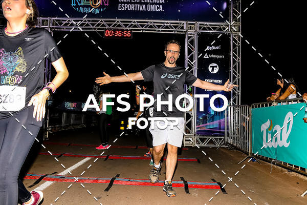 Buy your photos of the eventNeon Night Run 2019 - Brasilia on Fotop