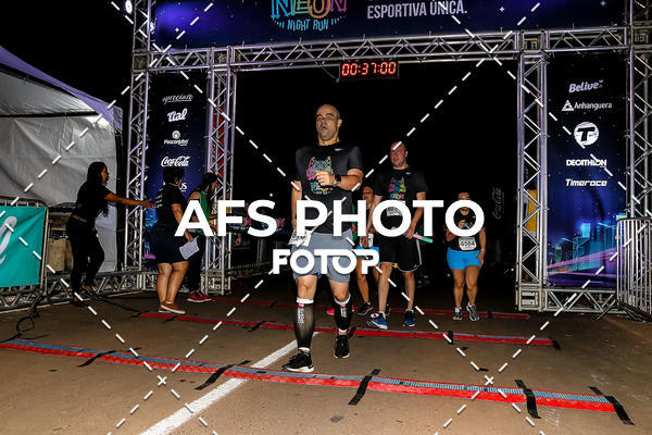 Buy your photos of the eventNeon Night Run 2019 - Brasilia on Fotop