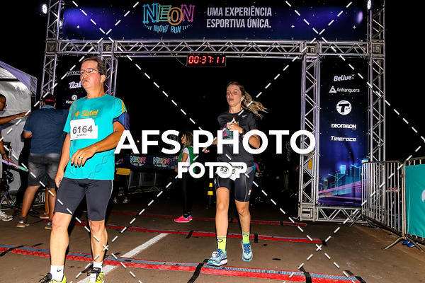Buy your photos of the eventNeon Night Run 2019 - Brasilia on Fotop