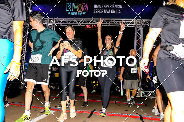 Buy your photos of the eventNeon Night Run 2019 - Brasilia on Fotop