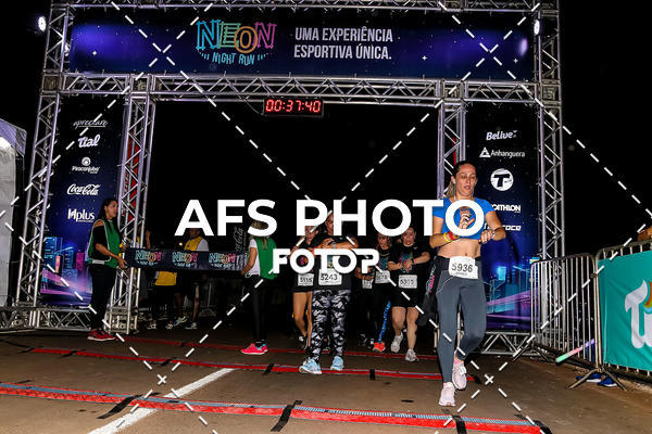 Buy your photos of the eventNeon Night Run 2019 - Brasilia on Fotop