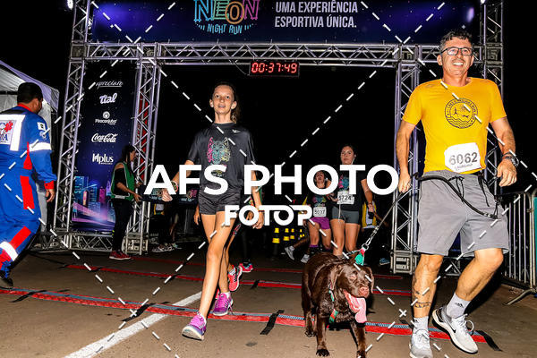 Buy your photos of the eventNeon Night Run 2019 - Brasilia on Fotop