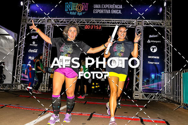 Buy your photos of the eventNeon Night Run 2019 - Brasilia on Fotop