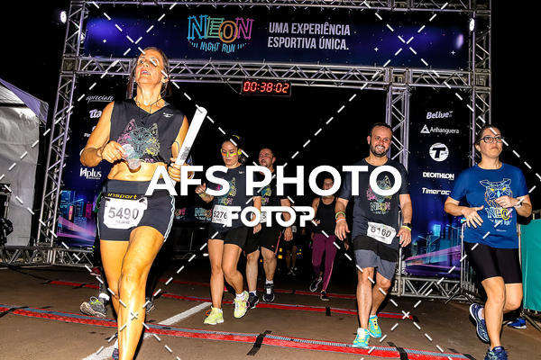 Buy your photos of the eventNeon Night Run 2019 - Brasilia on Fotop